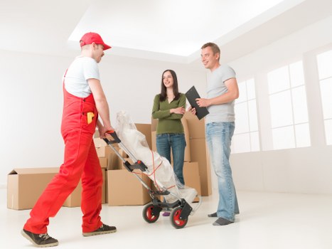 Removal van support for flat moves near Kentish Town